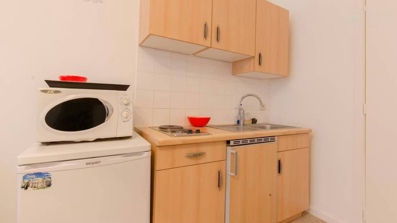 Studio meublé rénové – Bruxelles centre - Image 5